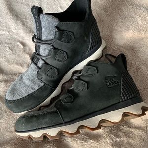 Sorel kinetic caribou boots